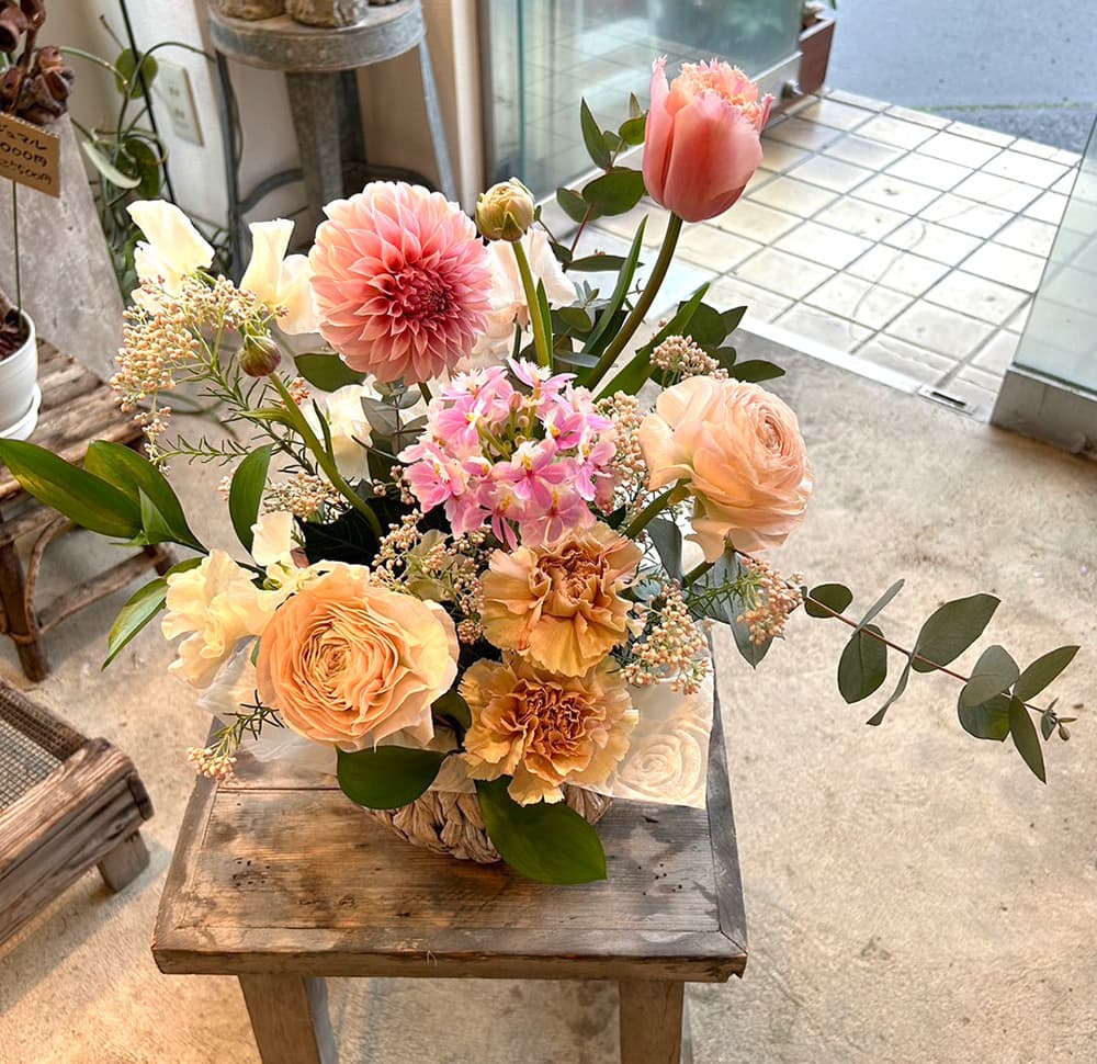 富士市花屋ローズヒップのおしゃれなフラワーアレンジメント