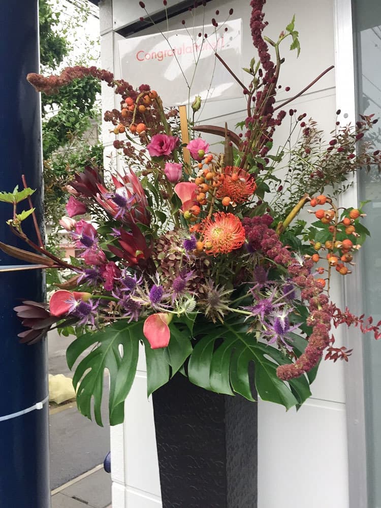 富士市のお花屋さんローズヒップの開店祝いのスタンド花の写真4
