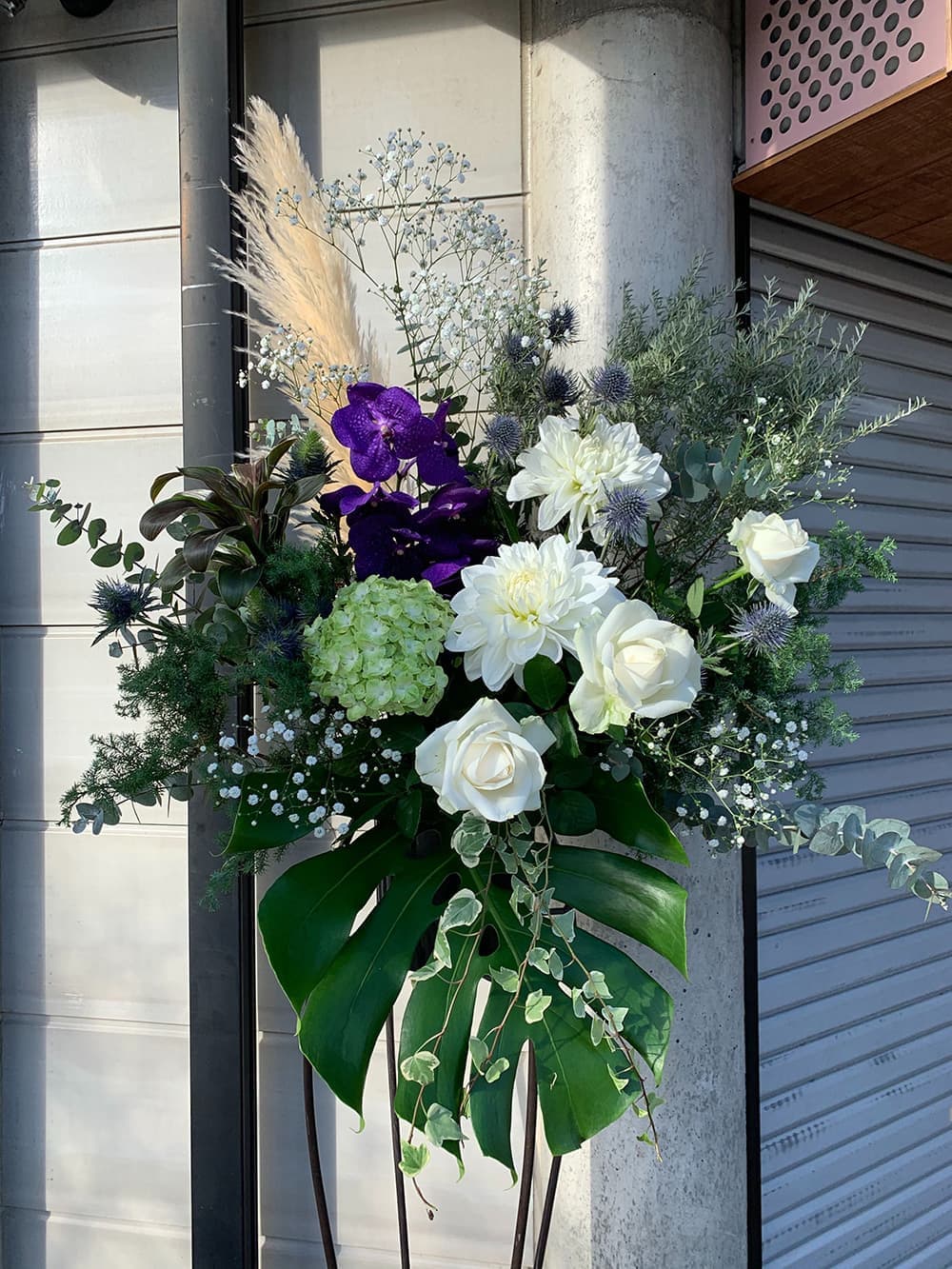 富士市花屋のローズヒップのスタンド花2019年12月9日のイメージ画像１