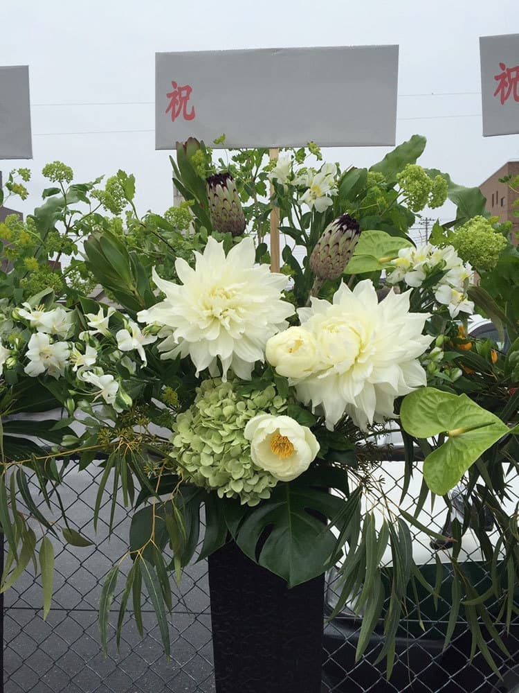 富士市のお花屋さんローズヒップの開店祝いのスタンド花の写真20