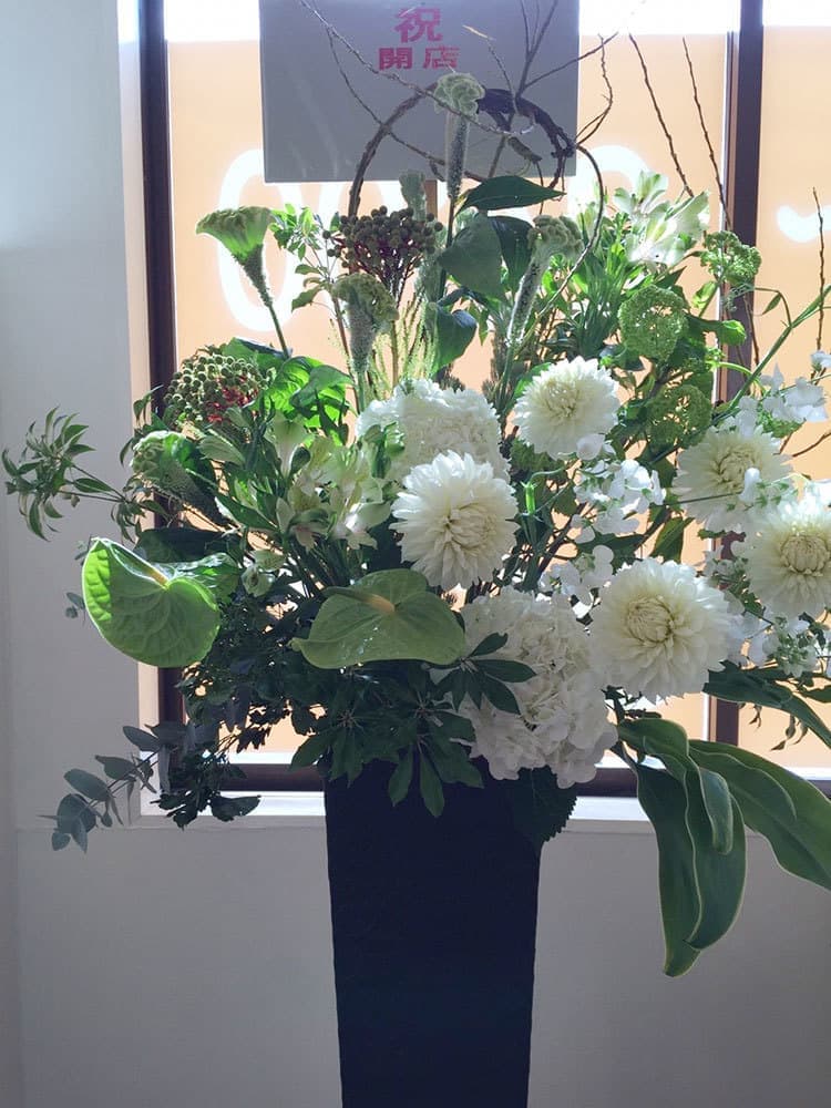 富士市のお花屋さんローズヒップの開店祝いのスタンド花の写真7