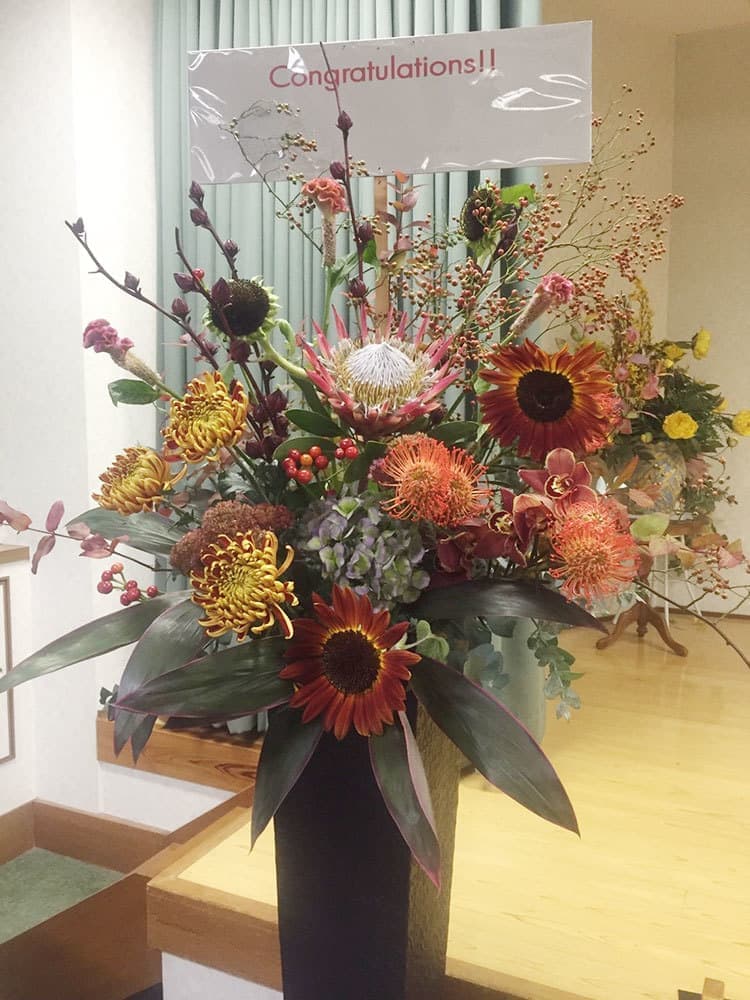 富士市のお花屋さんローズヒップの開店祝いのスタンド花の写真6