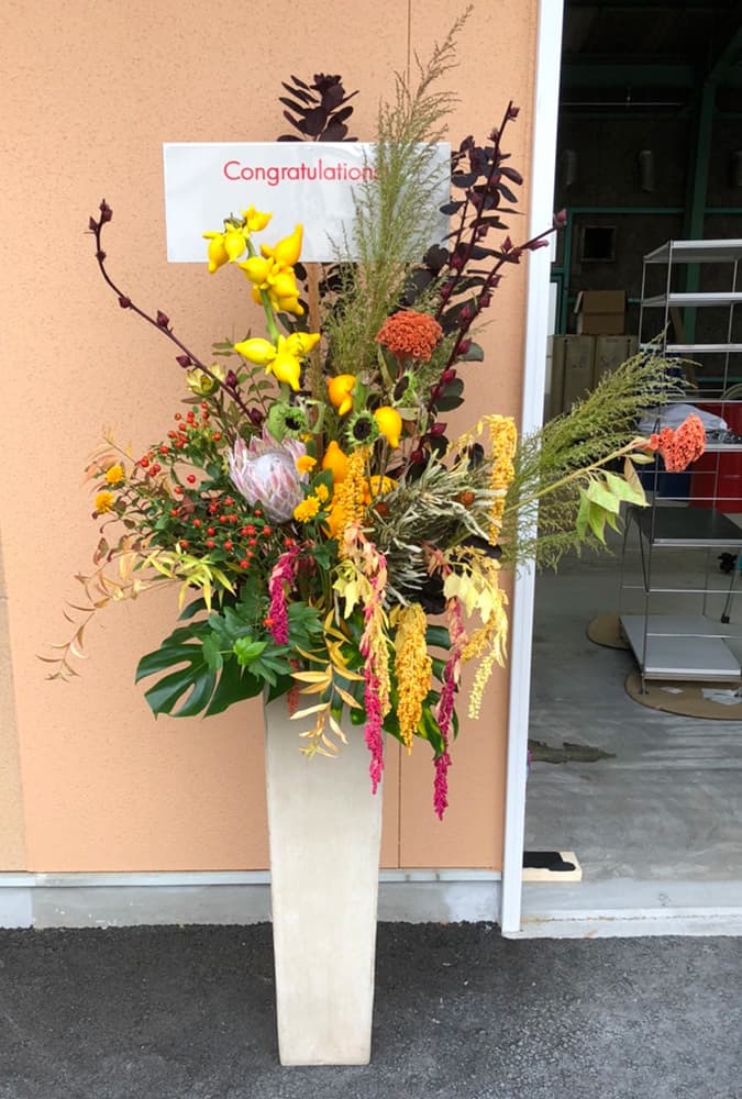 富士市花屋ローズヒップのスタンド生花お祝いのお花