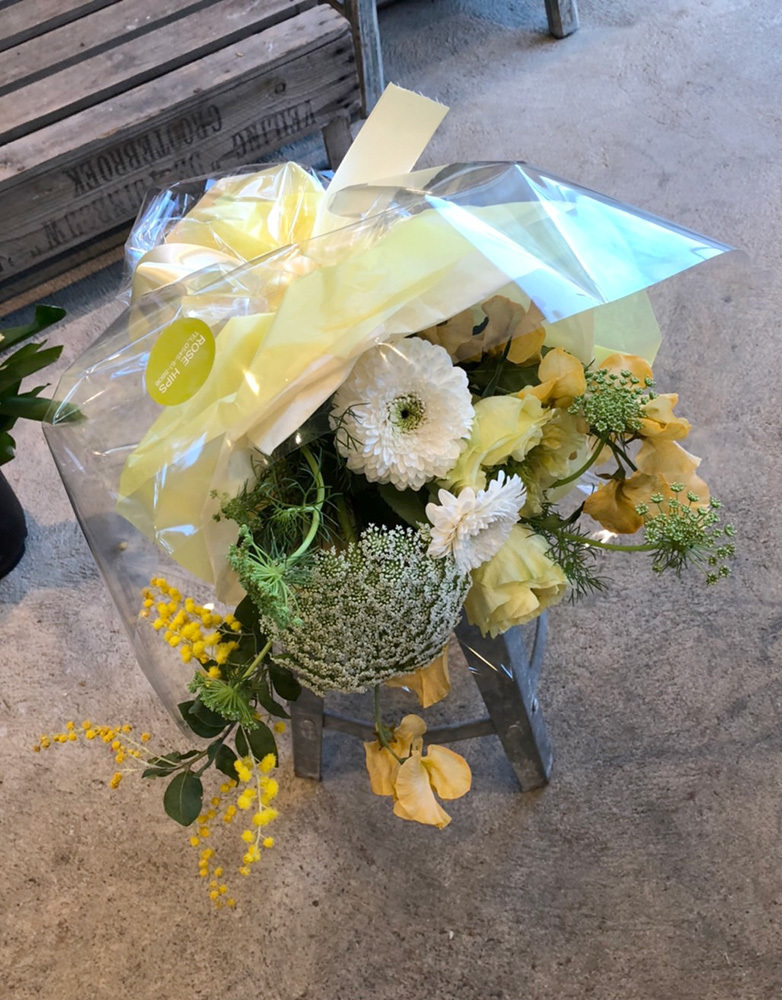 富士市おしゃれ花屋ローズヒップの2022年2月6日の花束のプレゼント（贈り物）５