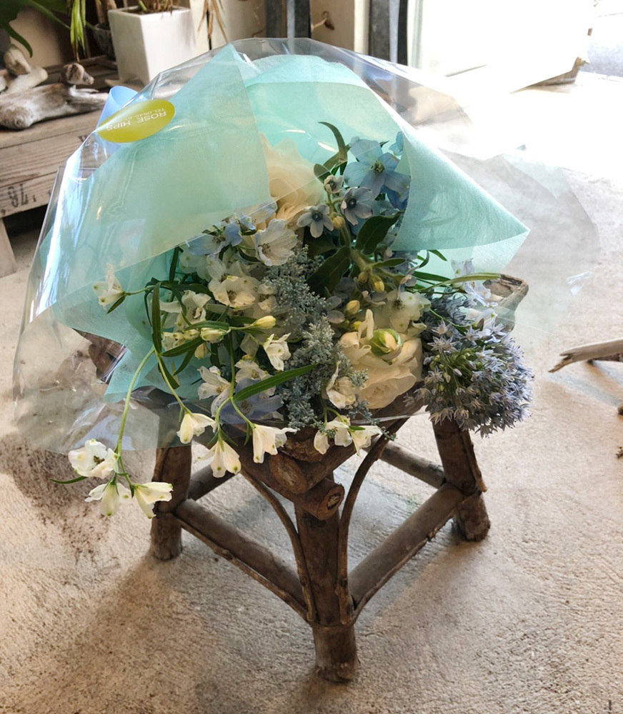富士市おしゃれ花屋ローズヒップの卒園卒業送別記念の花束の画像３