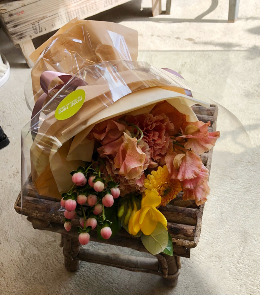 富士市おしゃれ花屋ローズヒップの卒園卒業送別記念の花束の画像１５