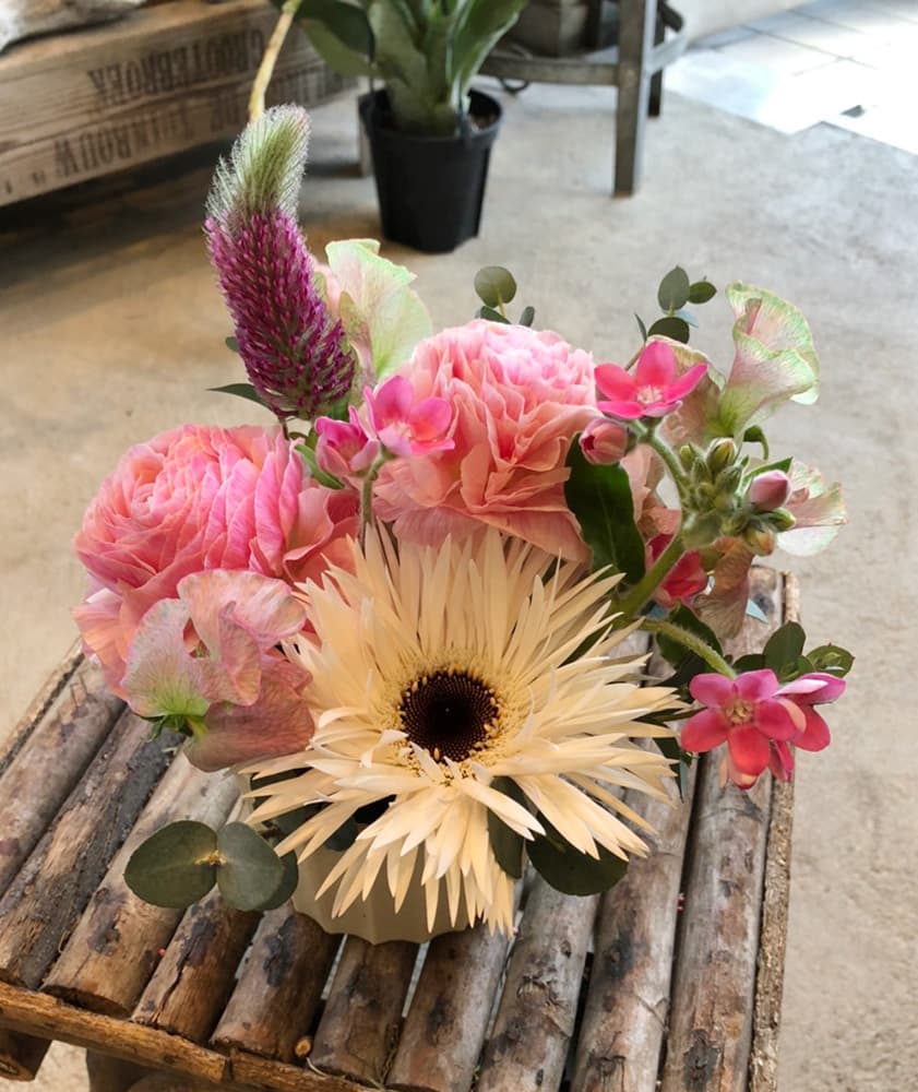 富士市おしゃれ花屋ローズヒップの卒園卒業送別記念のお花のアレンジメントの画像２