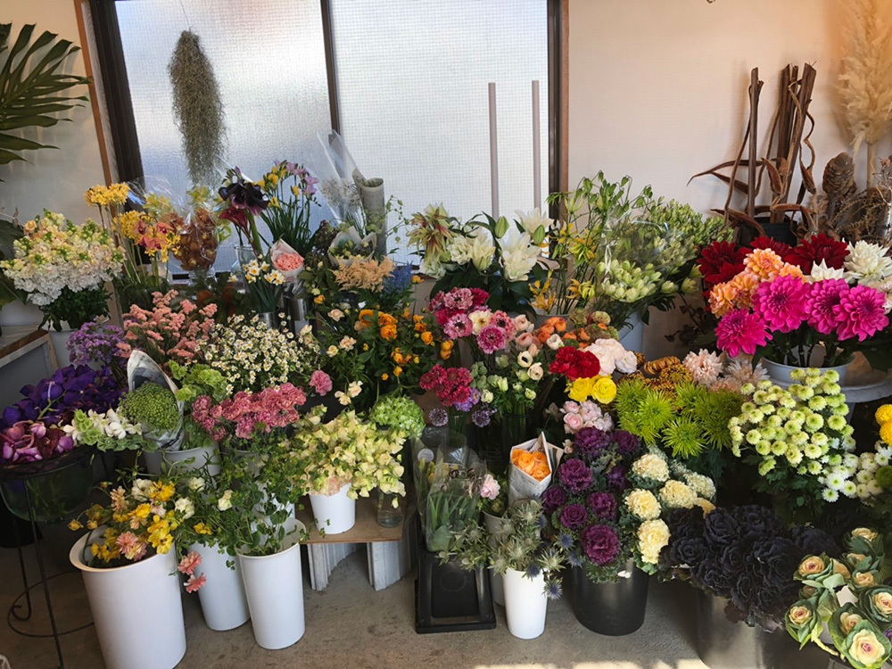 富士市花屋ローズヒップの2022年12月28日の店内切花の写真2