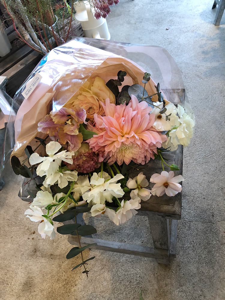 富士市おしゃれ花屋ローズヒップの2023年2月15日の卒業、卒園、送別向けの花束のプレゼント5