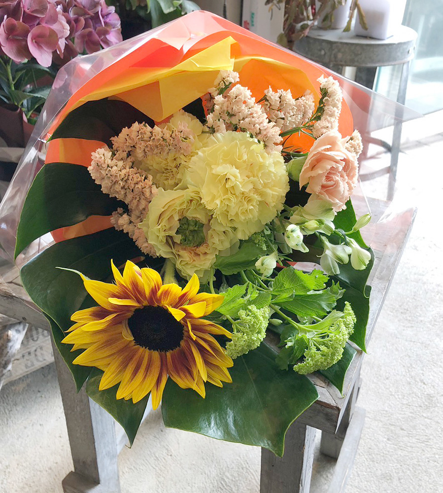 富士市花屋ローズヒップの2023年4月22日の、おしゃれな母の日の花束のプレゼント9