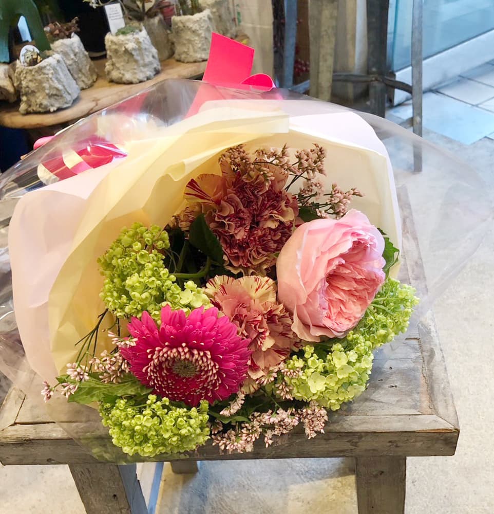 富士市花屋ローズヒップの2023年4月22日の、おしゃれな母の日の花束のプレゼント6