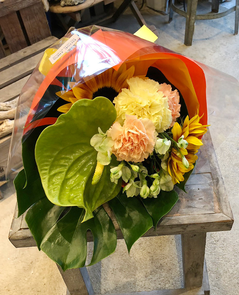 富士市花屋ローズヒップの2023年4月22日の、おしゃれな母の日の花束のプレゼント5
