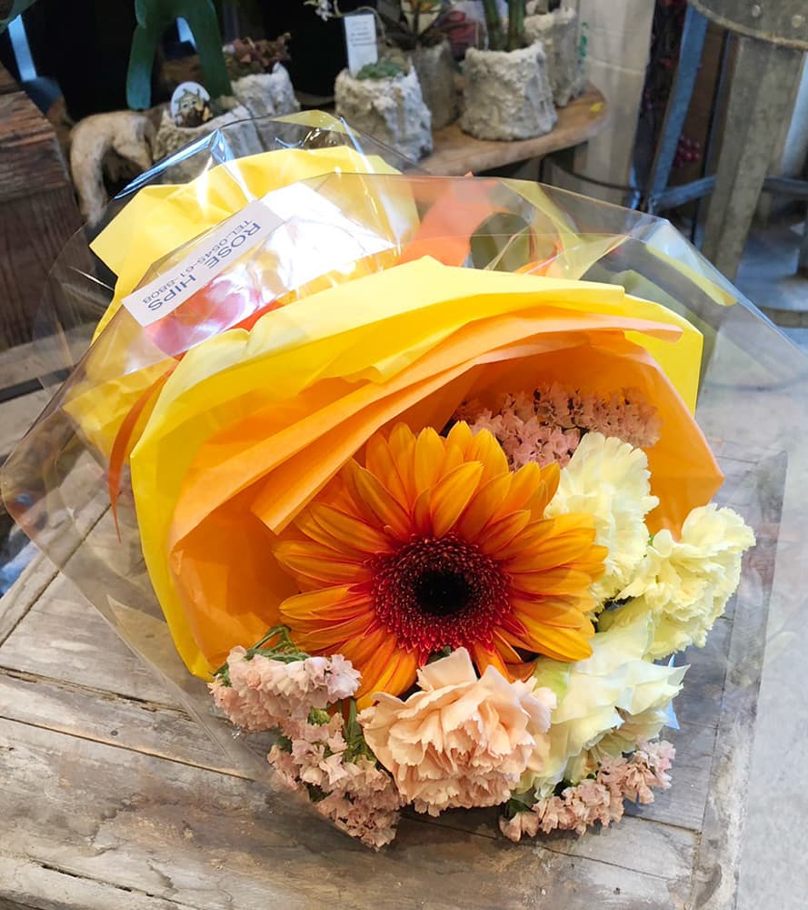 富士市花屋ローズヒップの2023年4月22日の、おしゃれな母の日の花束のプレゼント4