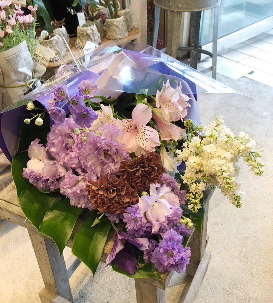 富士市花屋ローズヒップの2023年4月22日の、おしゃれな母の日の花束のプレゼント2