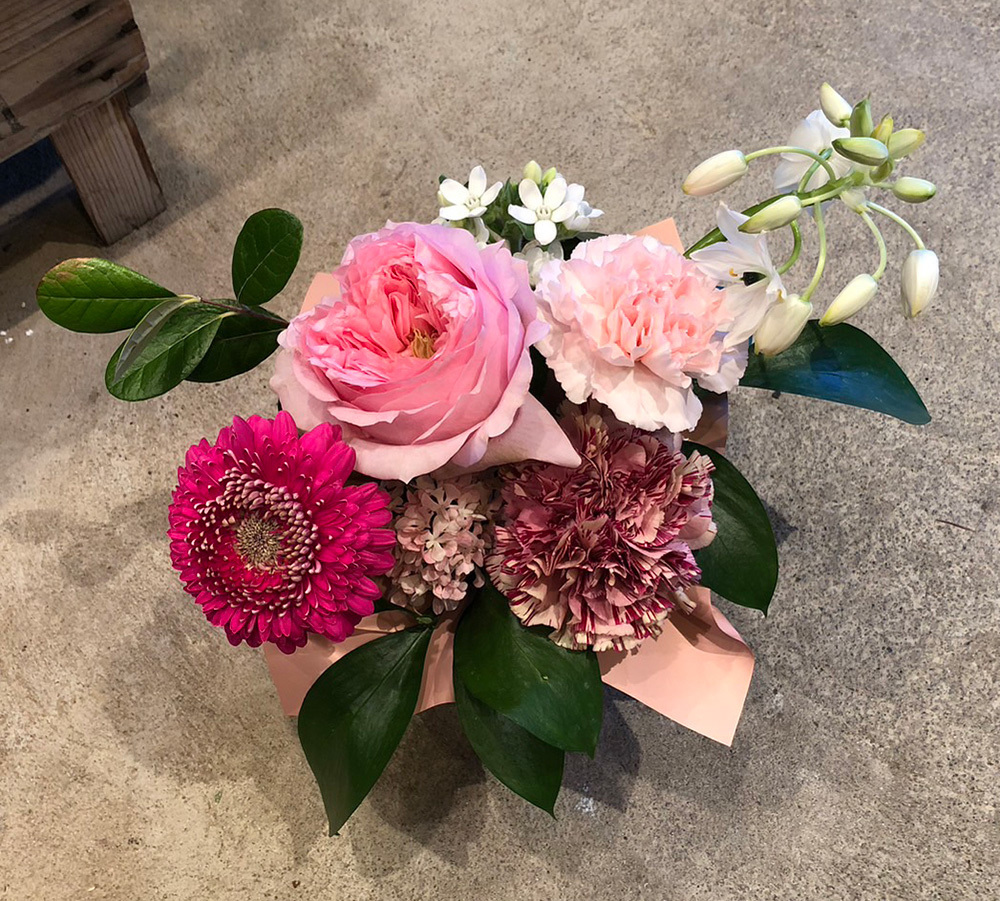 富士市花屋ローズヒップの2023年4月22日の、おしゃれな母の日のお花のプレゼント11