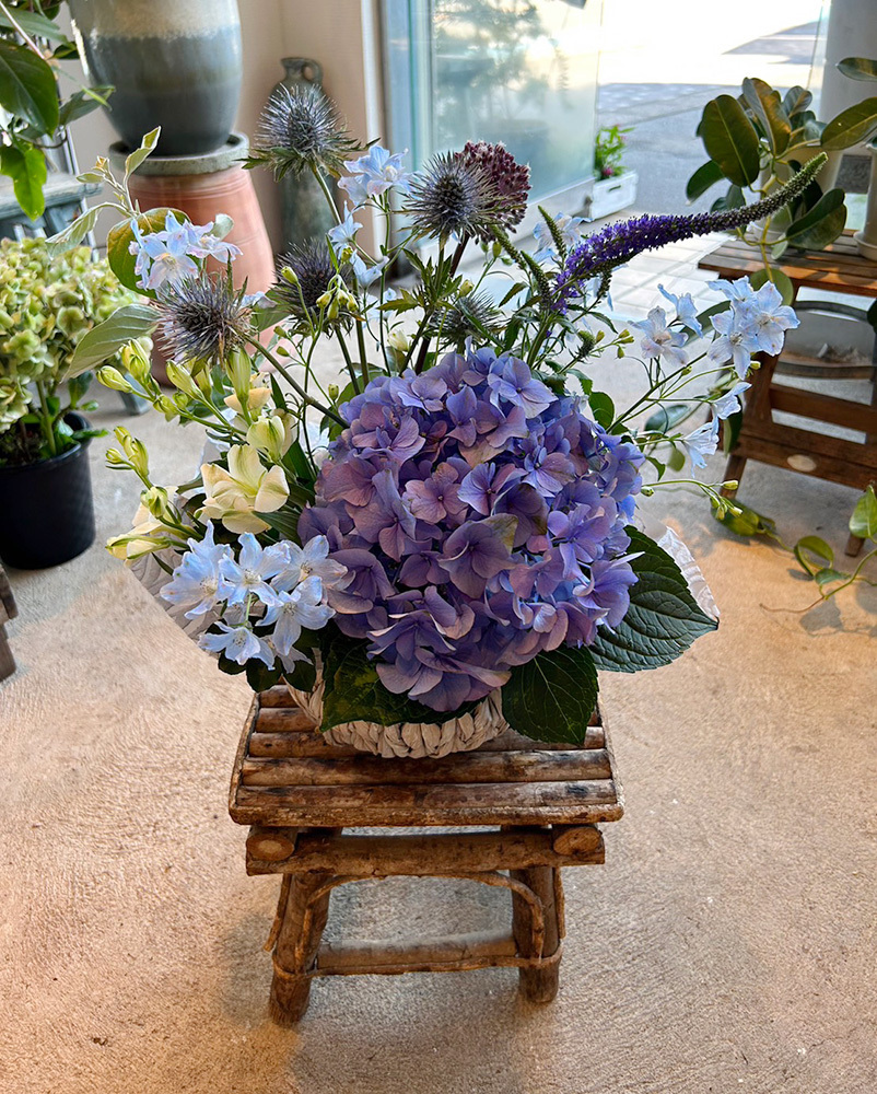 富士市花屋ローズヒップの2023年8月1日の夏のお花のプレゼント特集のアレンジメント