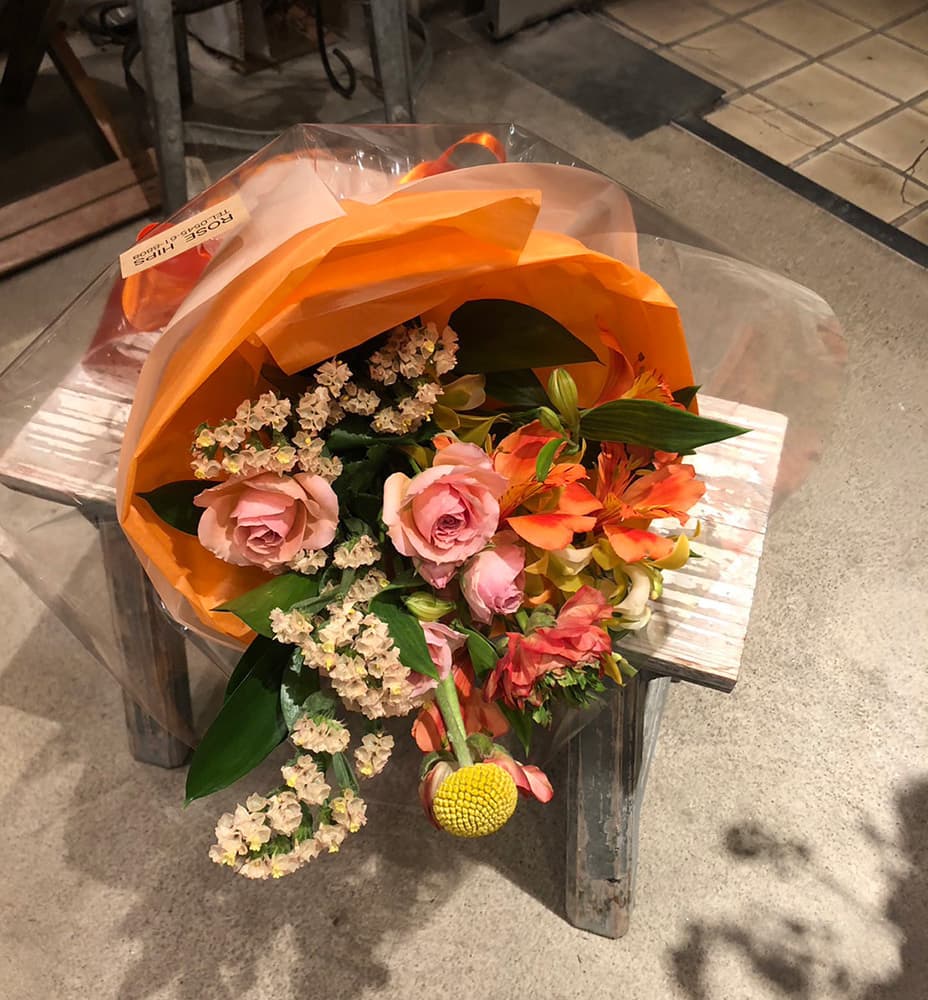 富士市おしゃれ花屋ローズヒップの2023年2月15日の卒業、卒園、送別向けの花束のプレゼント32