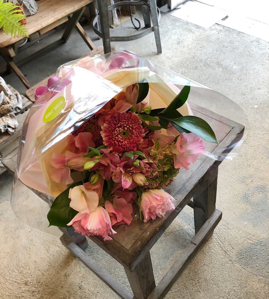 富士市おしゃれ花屋ローズヒップの2023年2月15日の卒業、卒園、送別向けの花束のプレゼント24
