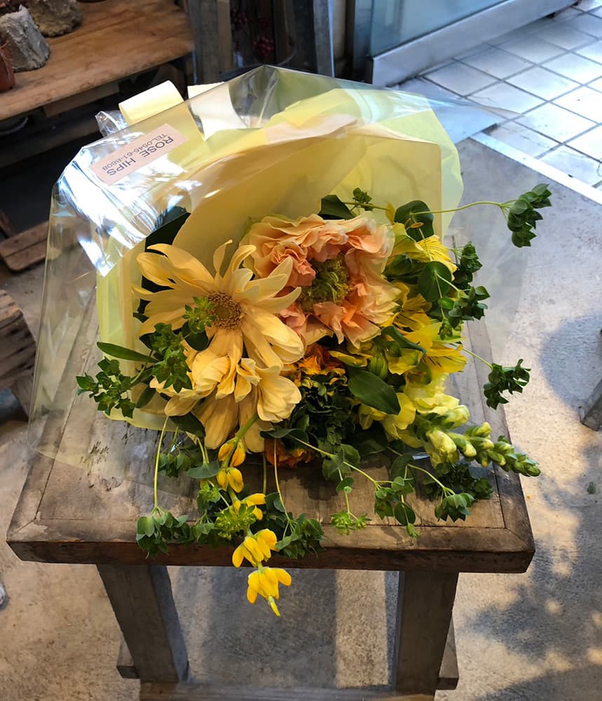 富士市おしゃれ花屋ローズヒップの2023年2月15日の卒業、卒園、送別向けの花束のプレゼント12