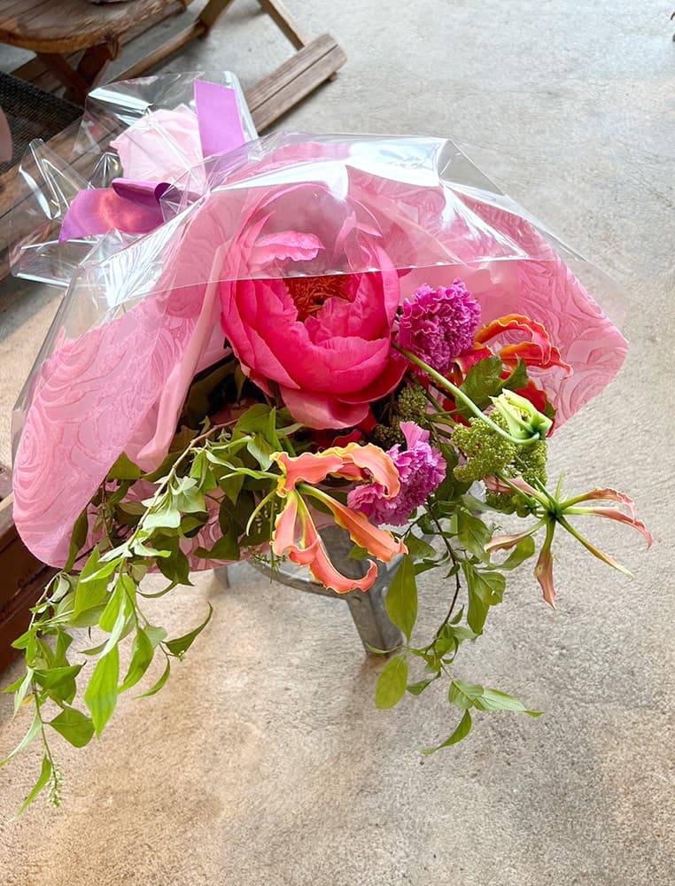 富士市花屋ローズヒップの母の日のギフトの花束