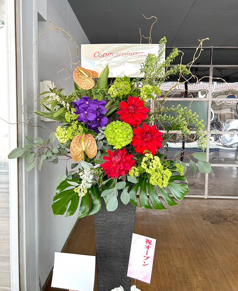 富士市花屋ローズヒップのおしゃれなお祝いの生花フラワースタンド