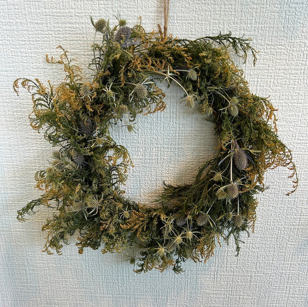 富士市おしゃれ花屋ローズヒップのリースの写真（フラワーレッスンのリース作り）