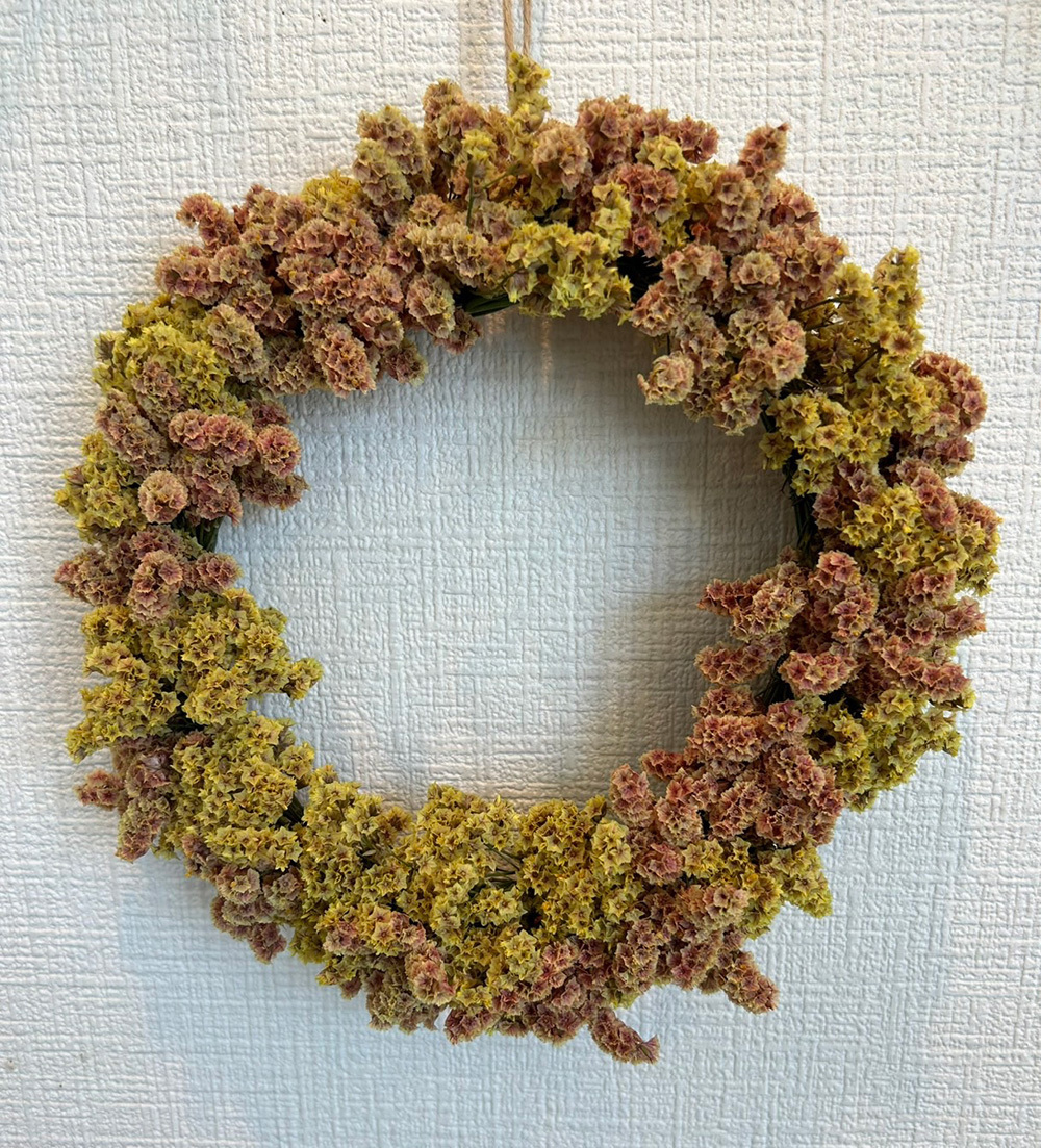 富士市おしゃれ花屋ローズヒップのリースの写真（フラワーレッスンのリース作り）