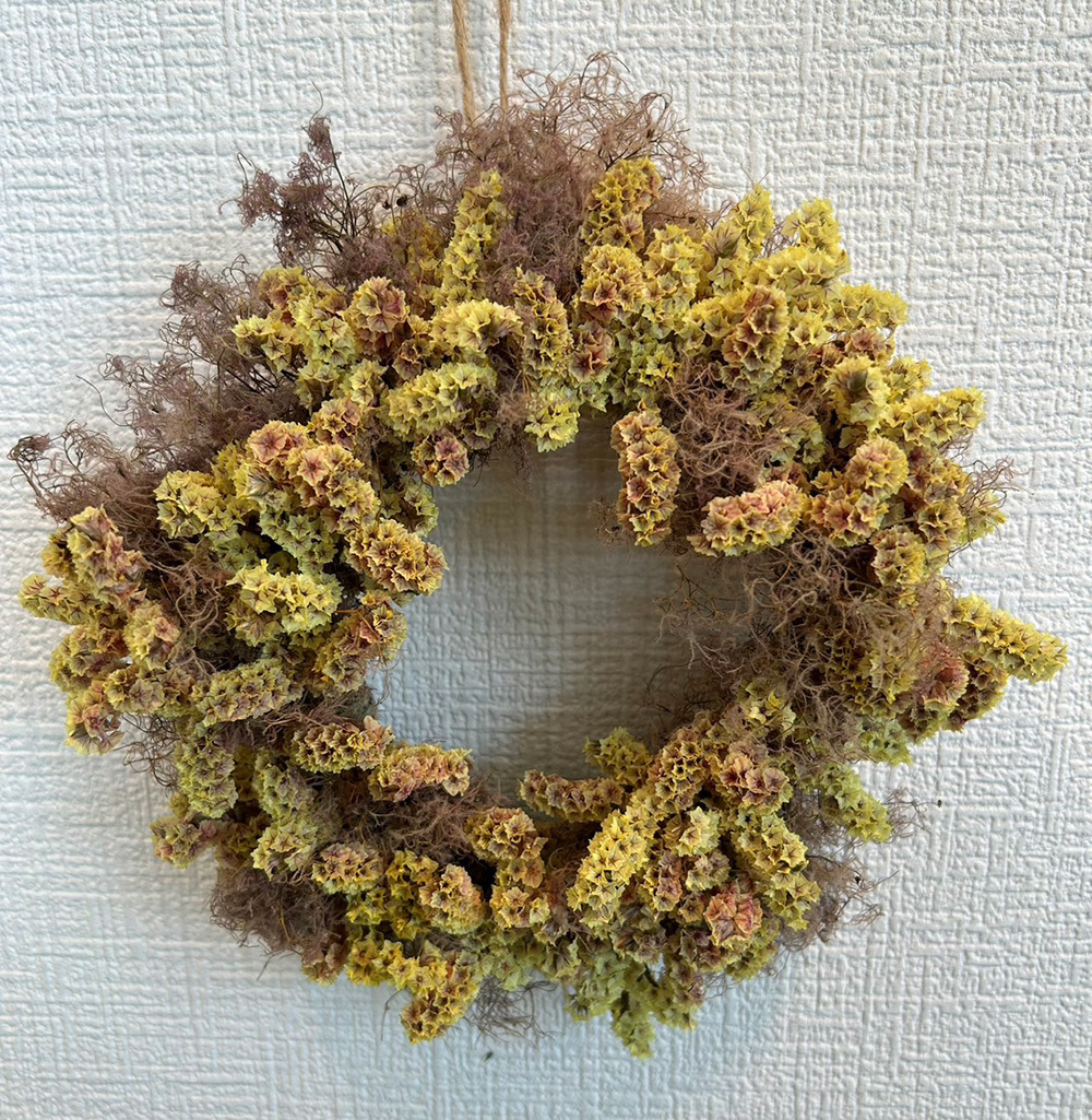 富士市おしゃれ花屋ローズヒップのリースの写真（フラワーレッスンのリース作り）