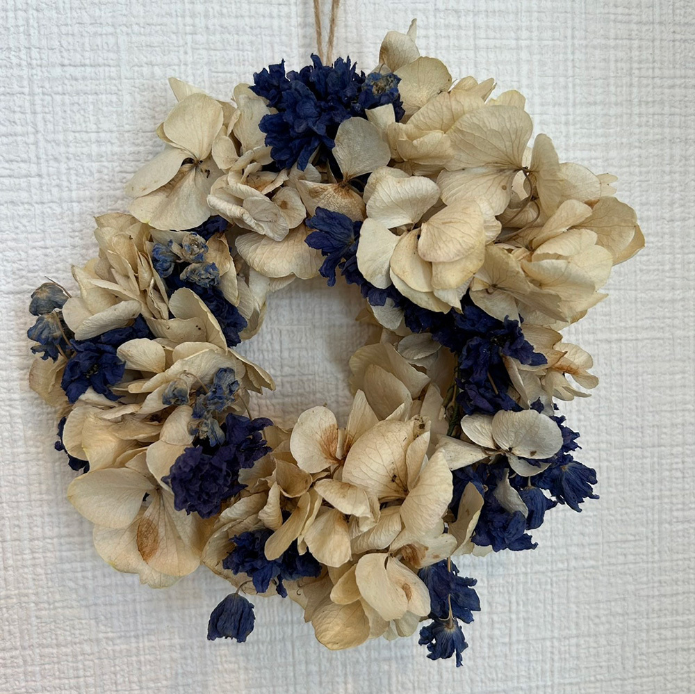 富士市おしゃれ花屋ローズヒップのリースの写真（フラワーレッスンのリース作り）