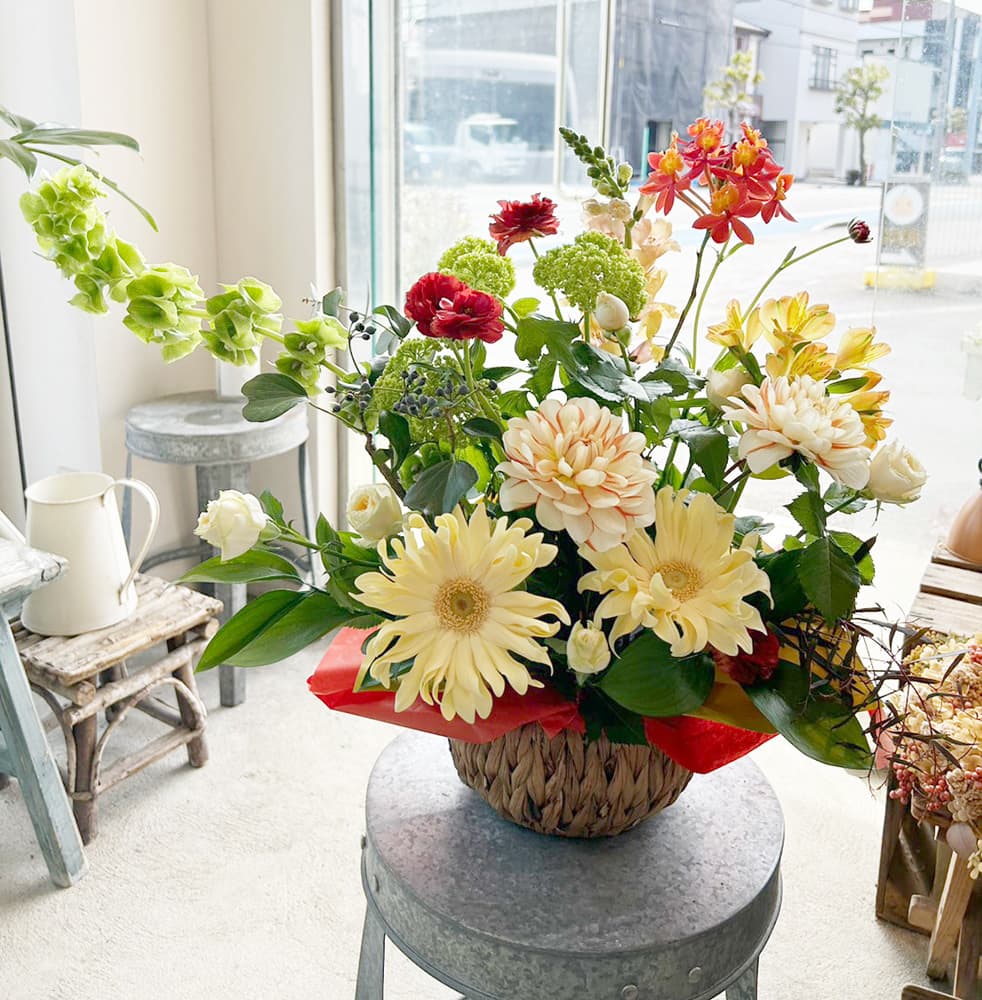 富士市おしゃれ花屋ローズヒップの2026年2月17日の卒園･卒業の送別と入園･入学の記念特集のフラワーアレンジメント