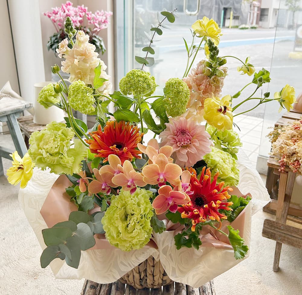 富士市おしゃれ花屋ローズヒップの2026年2月17日の卒園･卒業の送別と入園･入学の記念特集のフラワーアレンジメント