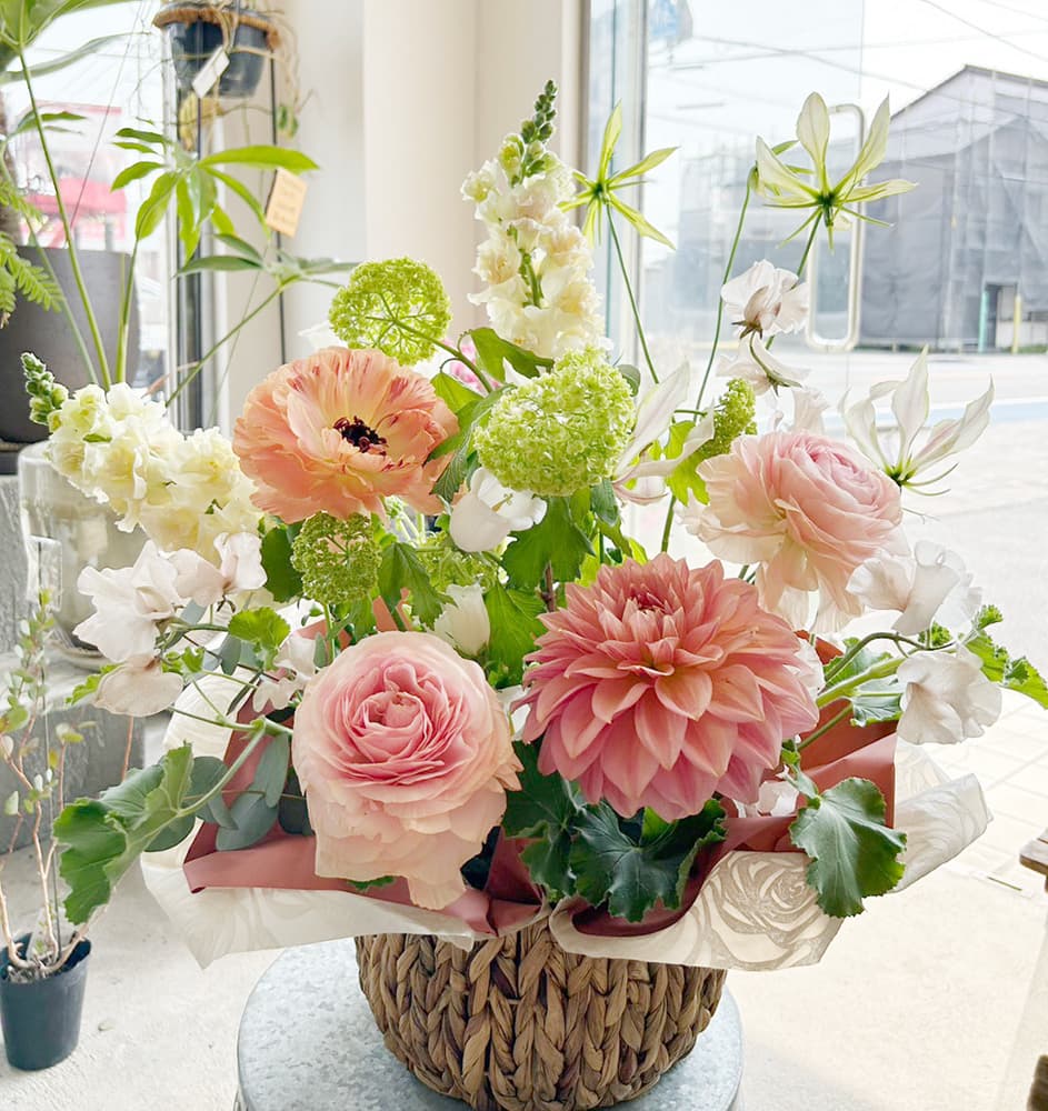 富士市おしゃれ花屋ローズヒップの2026年2月17日の卒園･卒業の送別と入園･入学の記念特集のフラワーアレンジメント