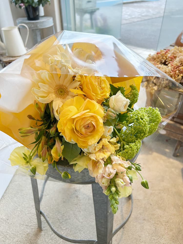 富士市おしゃれ花屋ローズヒップの2026年2月17日の卒園･卒業の送別と入園･入学の記念特集の花束