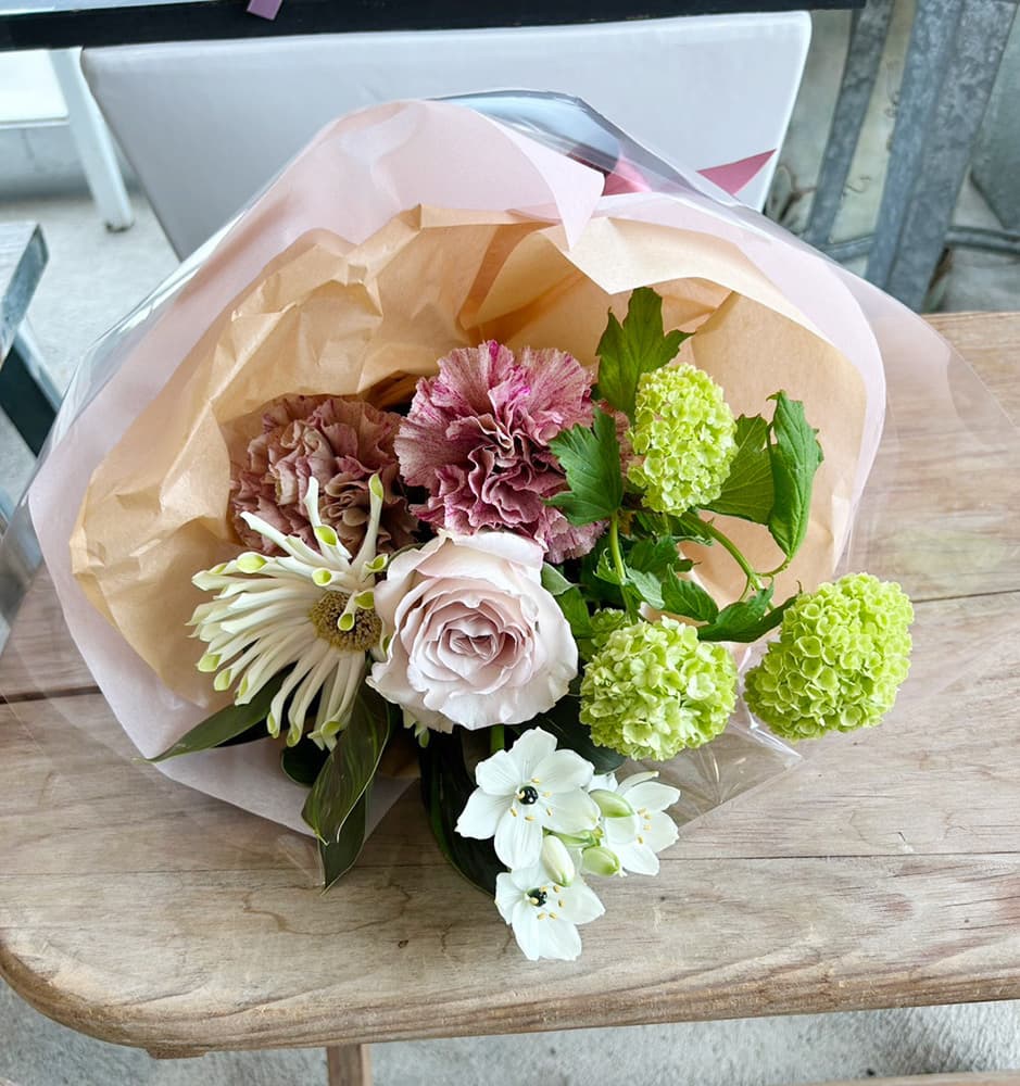 富士市おしゃれ花屋ローズヒップの2026年4月10日の母の日特集の花束