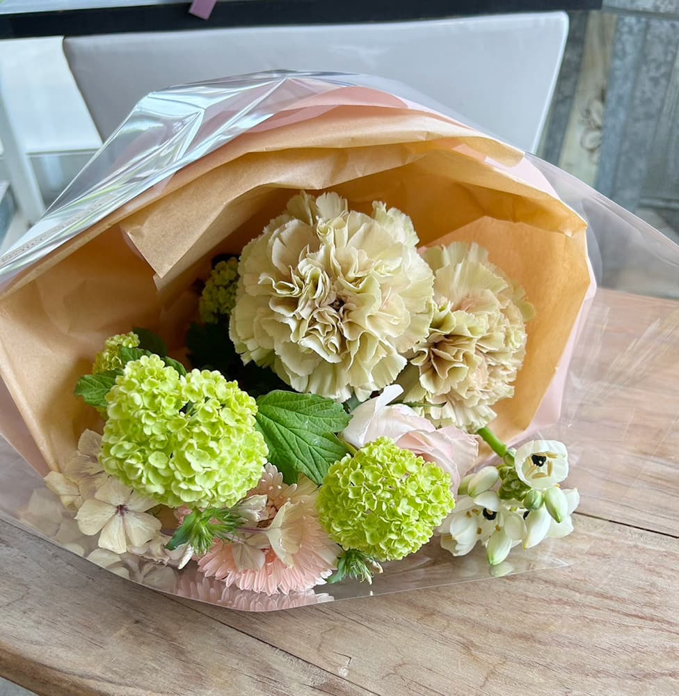 富士市おしゃれ花屋ローズヒップの2026年4月10日の母の日特集の花束