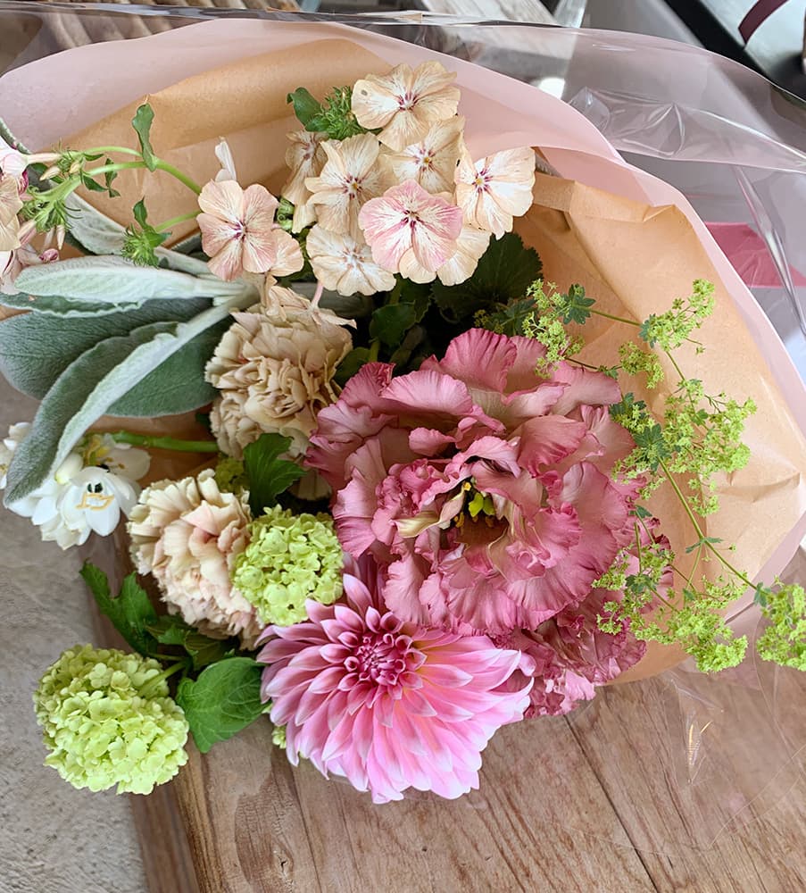 富士市おしゃれ花屋ローズヒップの2026年4月10日の母の日特集の花束