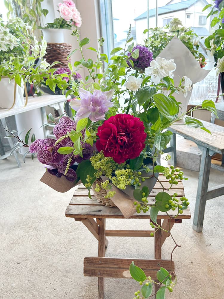 富士市おしゃれ花屋ローズヒップの2026年4月10日の母の日特集のフラワーアレンジメント