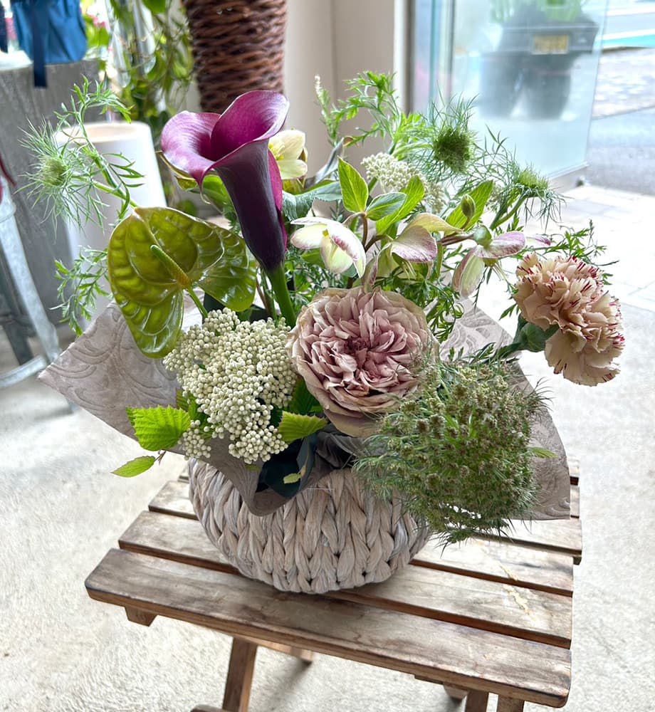 富士市おしゃれ花屋ローズヒップの2026年4月10日の母の日特集のフラワーアレンジメント