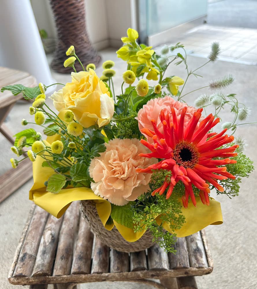 富士市おしゃれ花屋ローズヒップの2026年4月10日の母の日特集のフラワーアレンジメント