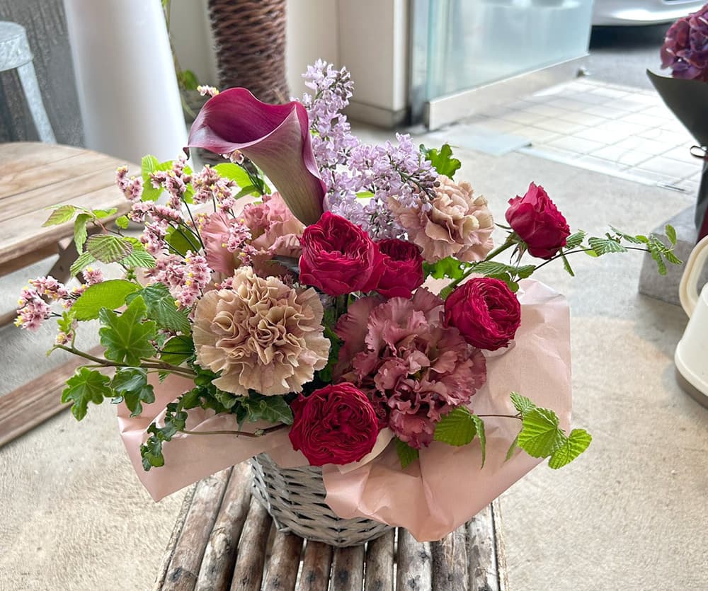 富士市おしゃれ花屋ローズヒップの2026年4月10日の母の日特集のフラワーアレンジメント