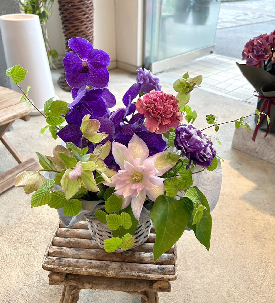 富士市おしゃれ花屋ローズヒップの2026年4月10日の母の日特集のフラワーアレンジメント