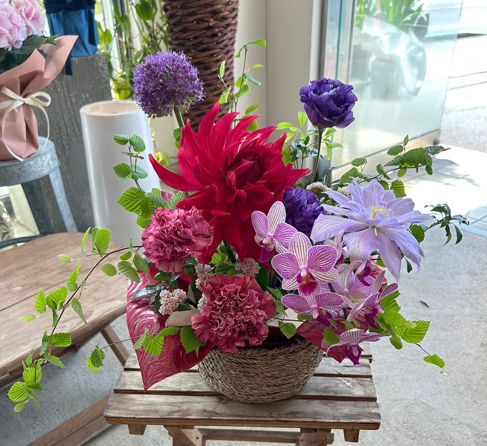 富士市おしゃれ花屋ローズヒップの2026年4月10日の母の日特集のフラワーアレンジメント