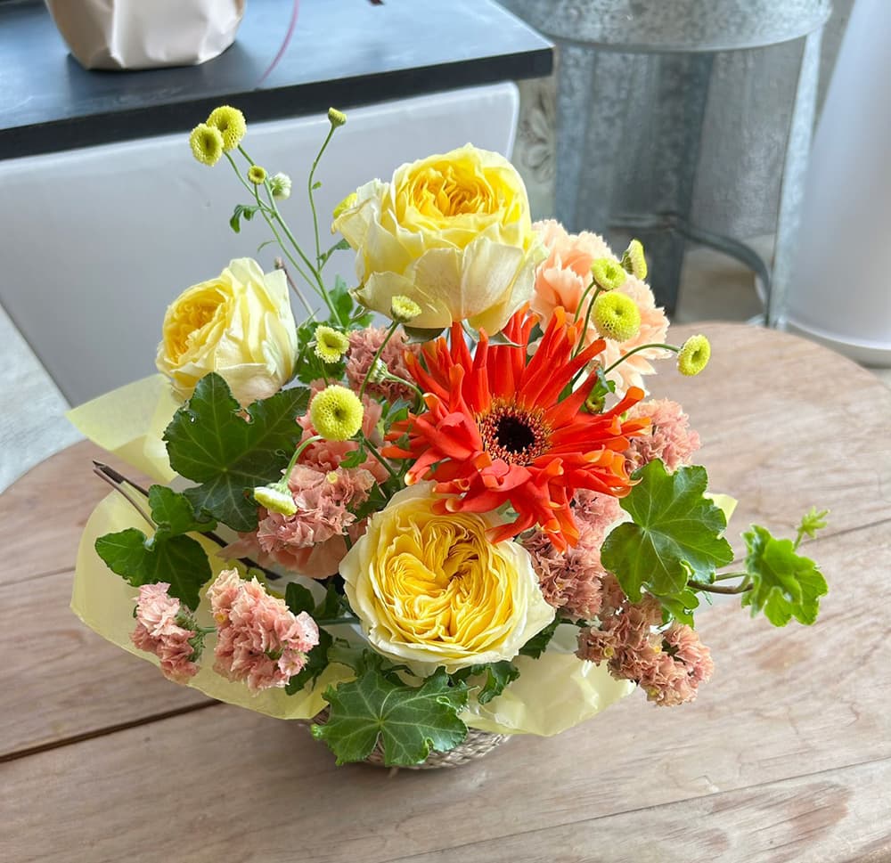 富士市おしゃれ花屋ローズヒップの2026年4月10日の母の日特集のフラワーアレンジメント