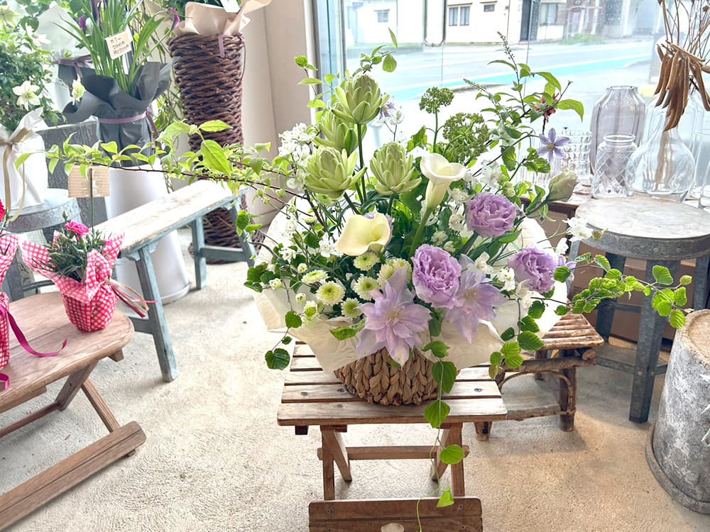 富士市おしゃれ花屋ローズヒップの2026年4月10日の母の日特集のフラワーアレンジメント